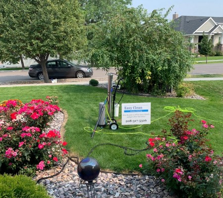 Easy Clean pure water filtration cart and yard sign at a customer's home